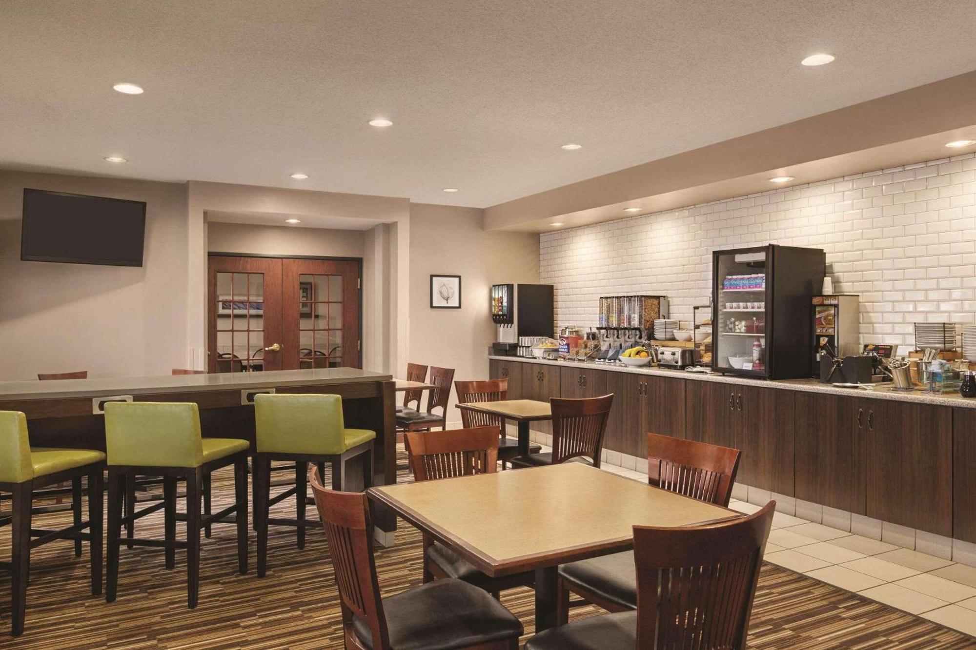 Country Inn & Suites By Radisson, Willmar, Mn Εξωτερικό φωτογραφία